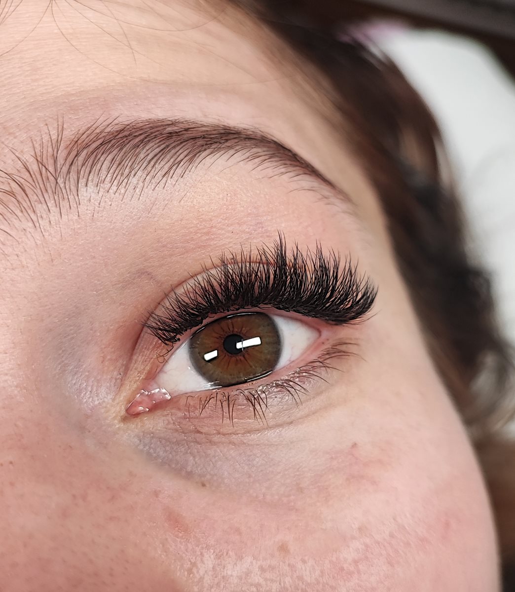 Wimpernverlängerung mit leichtem Volumen