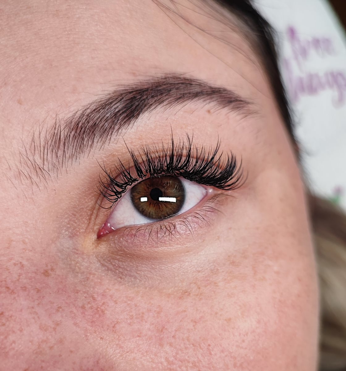 Wimpernverlängerung im Wispy Look